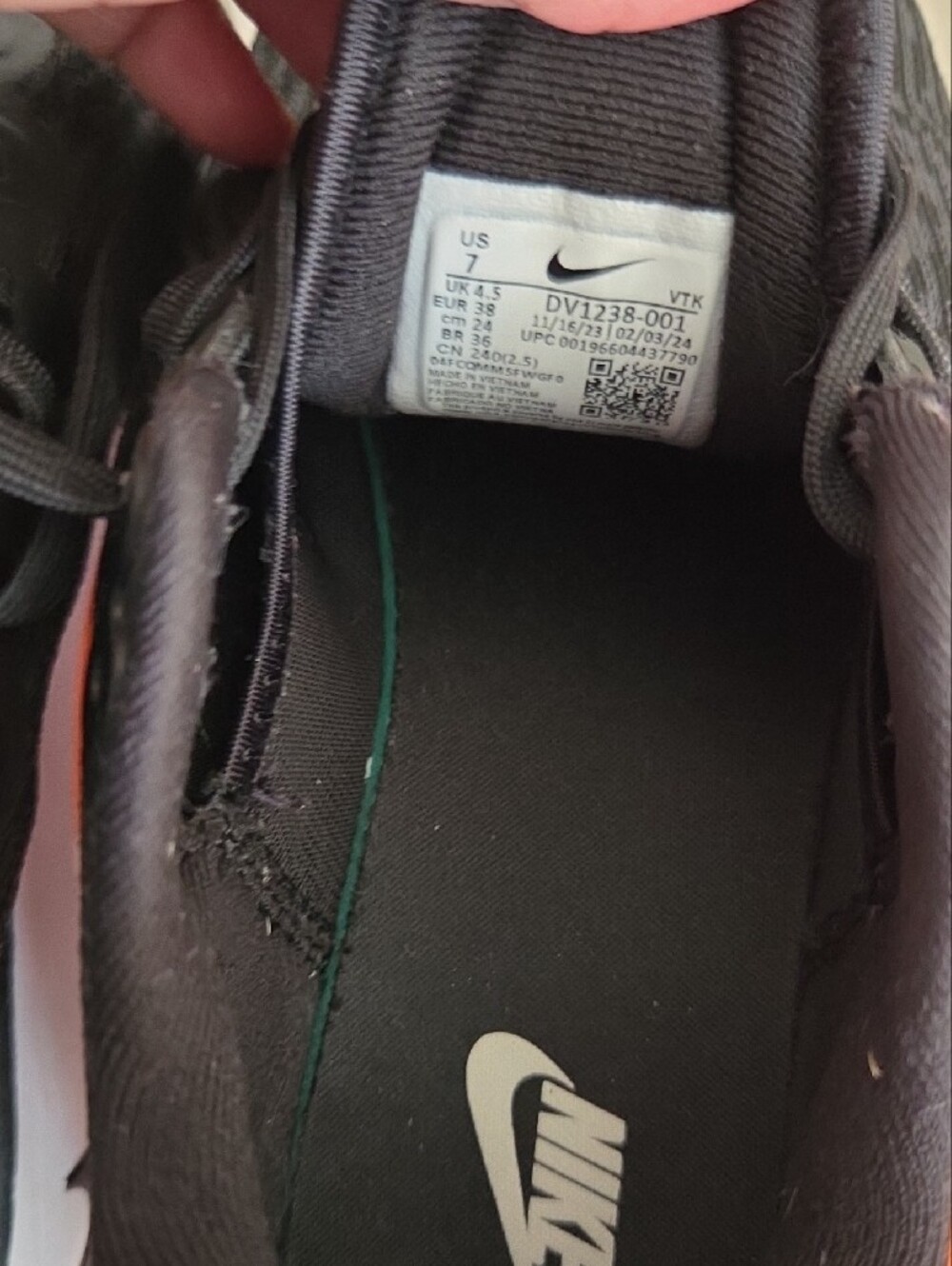 Nike Black and White Women’s Athletic Running Shoes - Picture 7 of 10